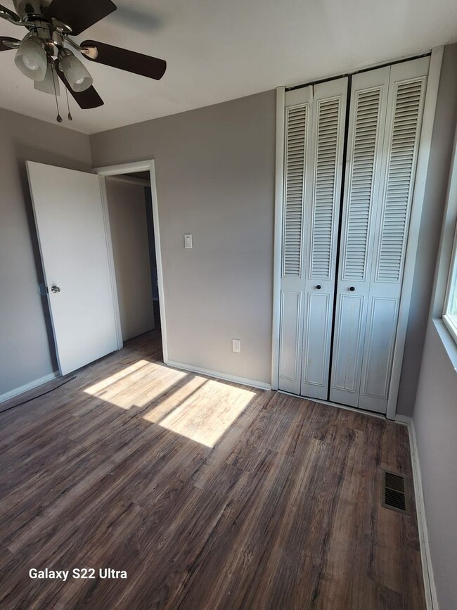 Building Photo - Spacious 2 Bedroom TownHouse!