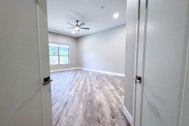 Building Photo - 3Bed/2.5 Ba House in Gated Community in No...