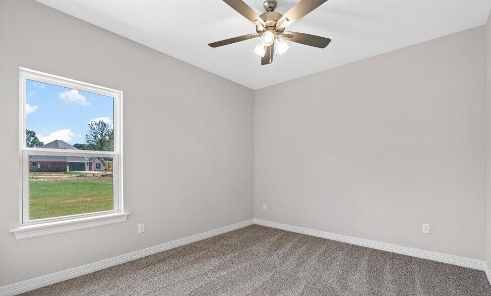 Building Photo - 4956 Laurel Cir