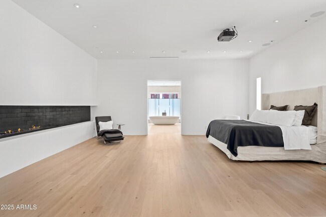 Building Photo - 9191 E Happy Hollow Dr