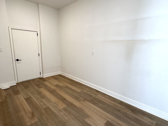 Building Photo - 1371 Keosauqua Way
