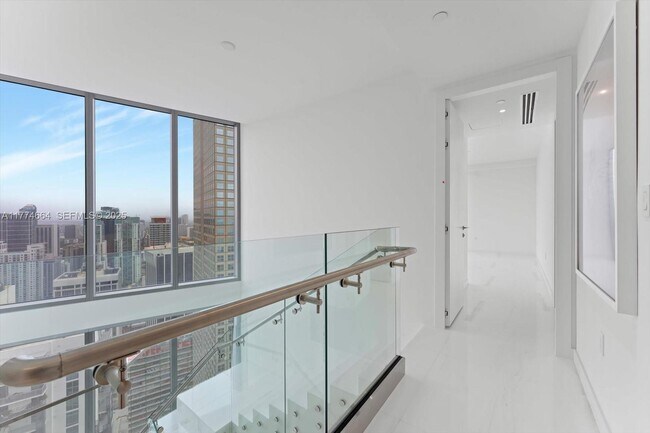 Building Photo - 300 Biscayne Blvd Way