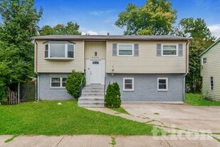 Building Photo - 6022 Lucente Ave