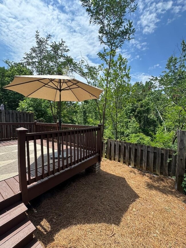 Building Photo - GORGEOUS EXECUTIVE TOWNHOME IN GATED COMMUNITY