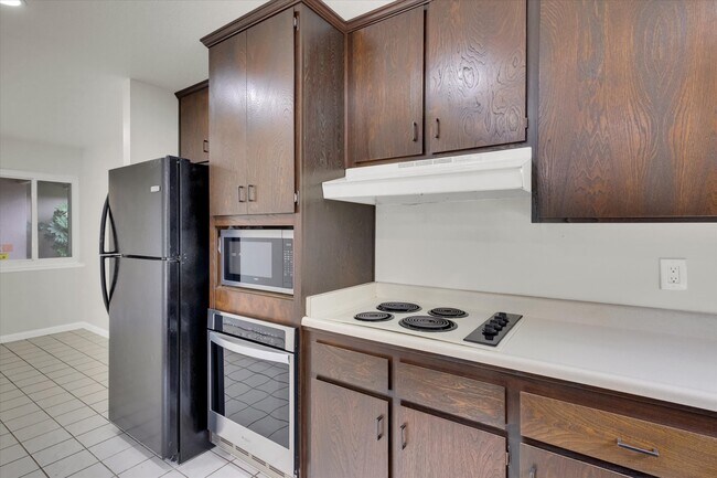 Building Photo - 8254 Mediterranean Way