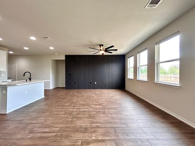 Building Photo - 12012 Saddle Rock Dr