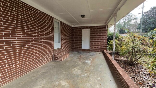 Building Photo - 4035 Meadowbrook Dr