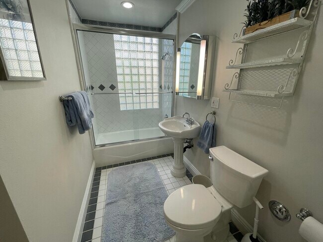 Building Photo - 38940 Tandika Trail N