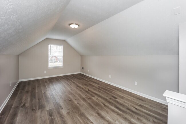 Building Photo - 235 Sandstone Dr