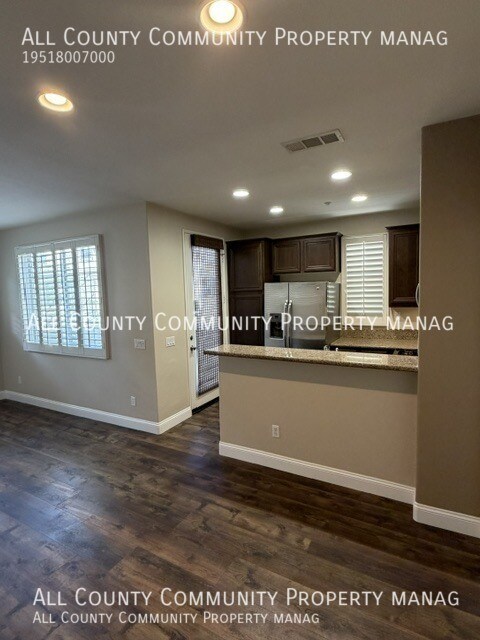 Building Photo - 44920 Honey Locust Dr