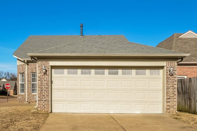 Building Photo - 6799 Showboat Ln