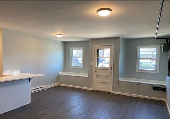 Building Photo - 345 S Front St