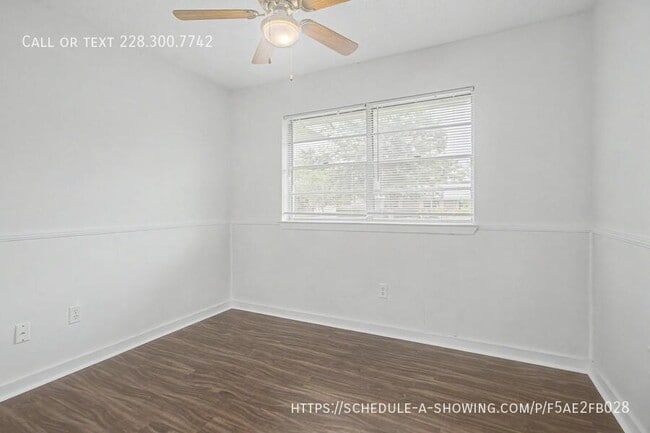 Building Photo - 883 Rustwood Dr
