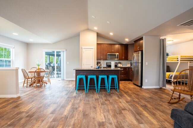 Building Photo - 6529 N Descartes Dr