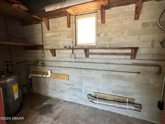 Building Photo - 736 White St