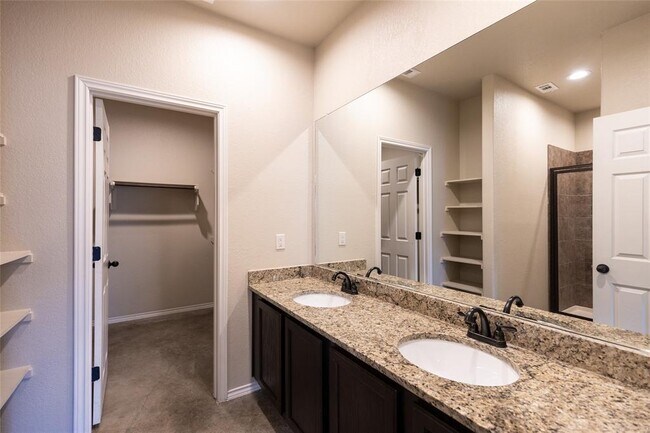 Building Photo - 271 Joanne Lp