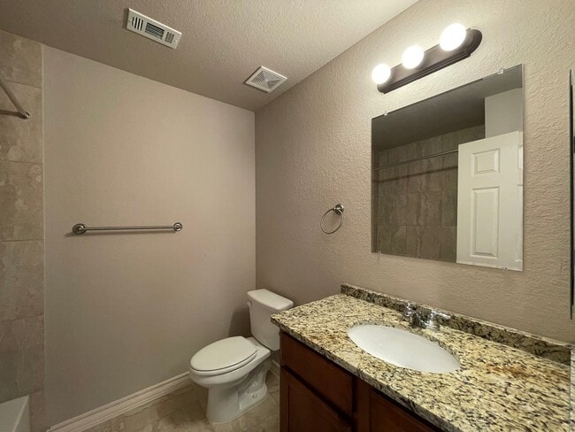 Building Photo - Townhome for rent