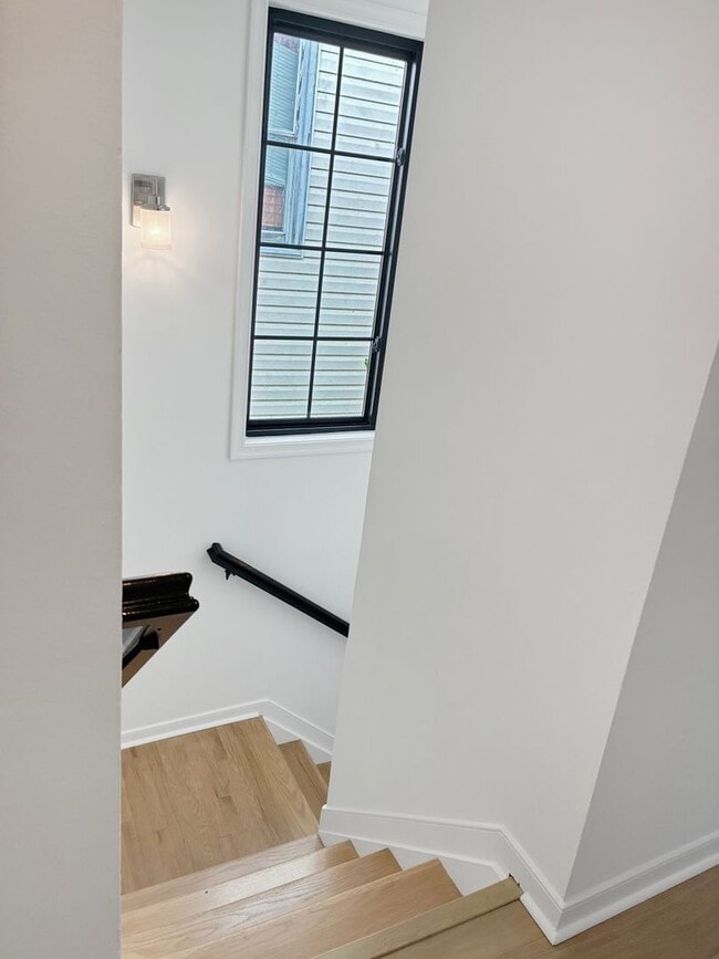 Building Photo - Modern 3 Bedroom in Manchester