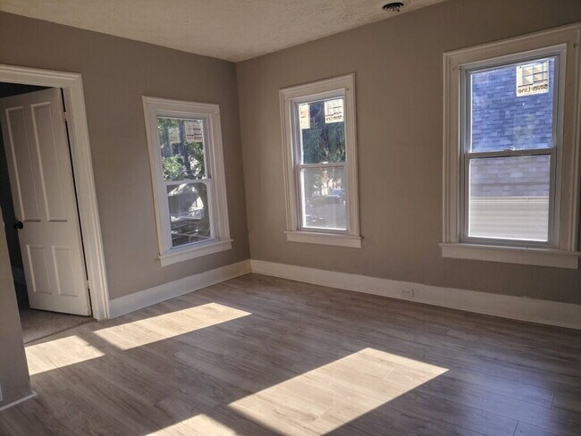 Building Photo - 4212 Apple Ave
