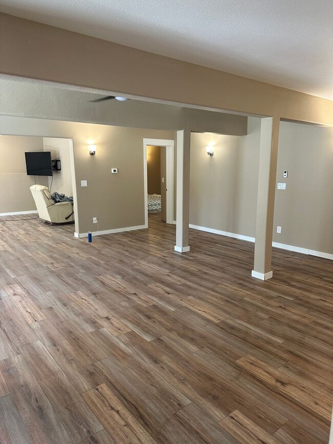 Building Photo - Ranch Living! Large 2 Bedroom/2 Bath