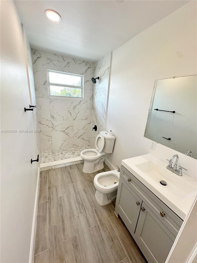 Building Photo - 325 W 60th St