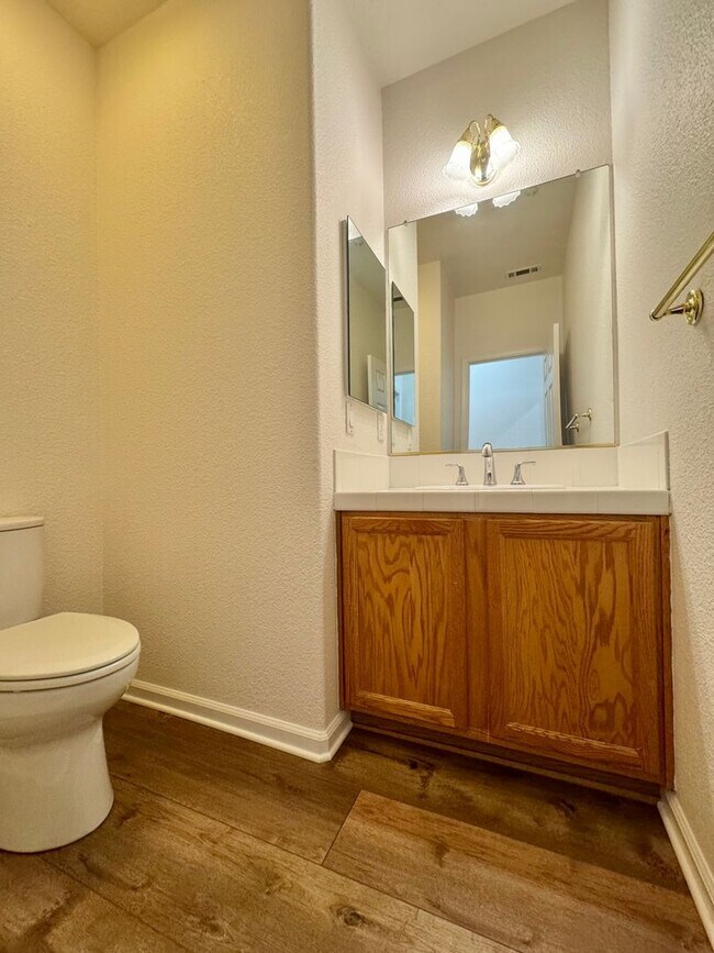 Building Photo - 3 Bedrooms, 2 1/2 Bathrooms, Serene Napa Setting