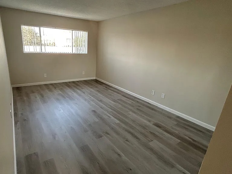 Building Photo - 220 E Live Oak St