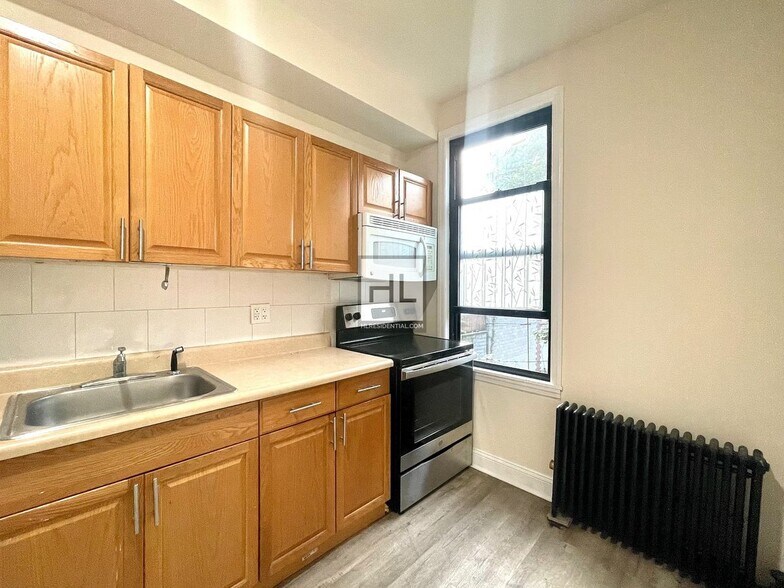 Building Photo - 51-28-51-35 35th St