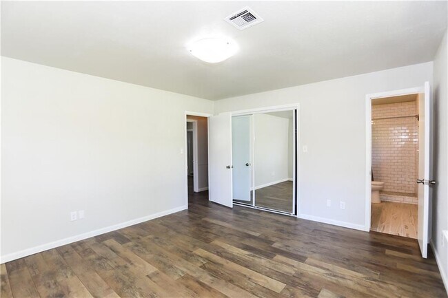 Building Photo - 1005 Robin Haven Dr