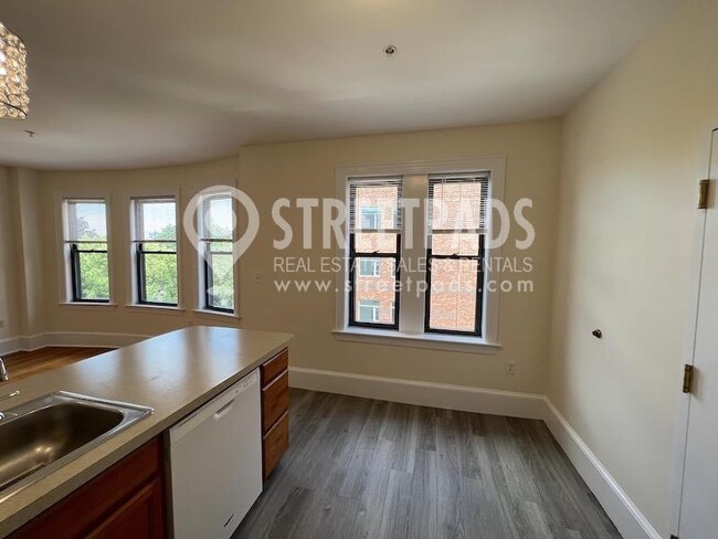 Building Photo - 2 bedroom in Cambridge MA 02139