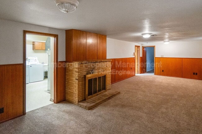 Building Photo - 1214 E 43rd Ave
