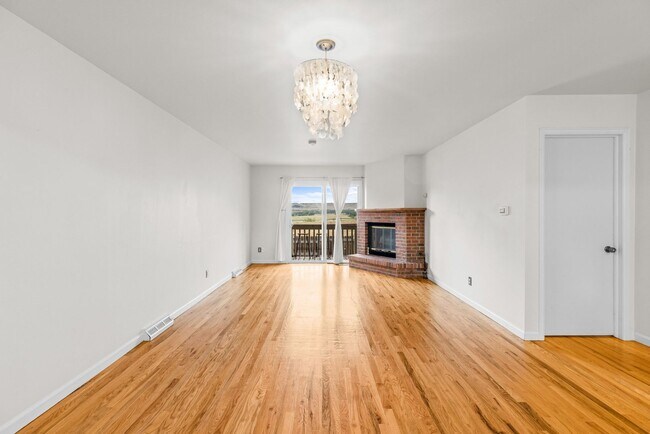 Building Photo - 1558 Greenbriar Blvd