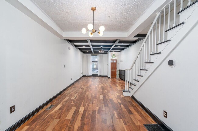 Building Photo - 128 S Ellwood Ave