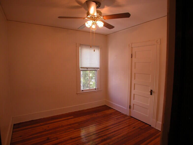 Building Photo - 449 Hamilton St