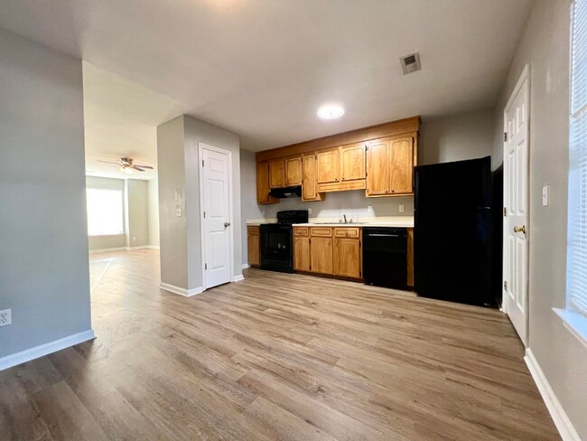 Building Photo - 4062 Cedars Pkwy