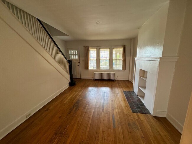 Building Photo - Great two story townhouse in the heart of Squirrel Hill!