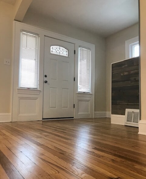 Building Photo - 3005 Colburn Ave