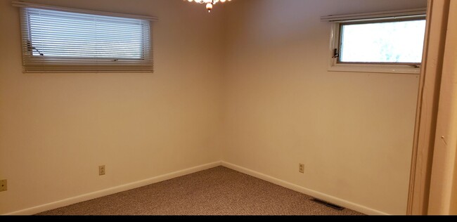 Building Photo - 515 Parkway Dr