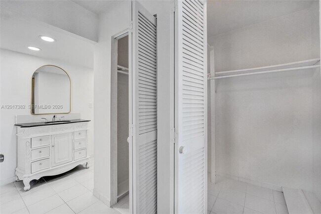 Building Photo - 1600 S Ocean Dr