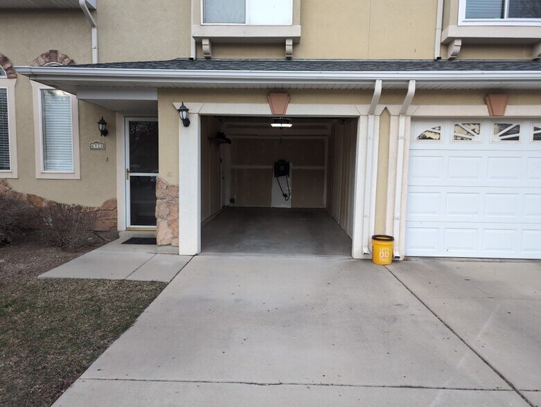 Building Photo - 6921 Florentine Way