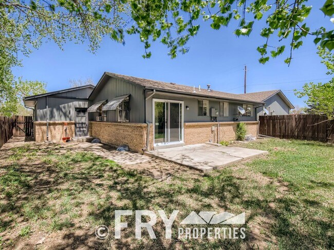 Building Photo - Updated large 2bed/1bath