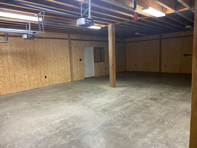 Building Photo - 1320 Co Rd 440