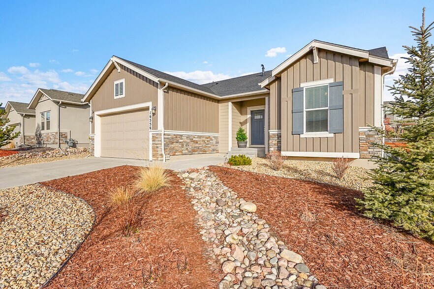 Building Photo - 16556 Hallmark Trl