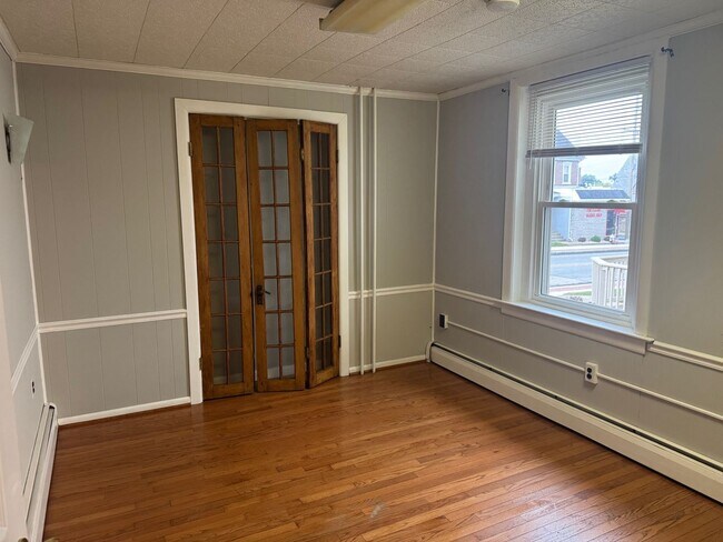 Building Photo - 113 E Main St