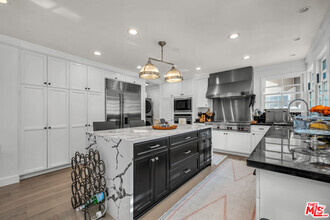 Building Photo - 751 Westholme Ave