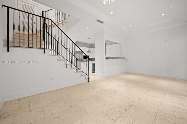 Building Photo - 530 Valencia Ave