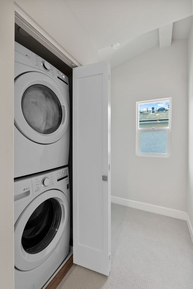 Building Photo - Available February! Upscale Carlsbad Townhome - 2 Blocks to the beach