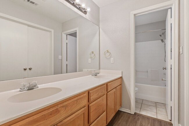 Building Photo - Perfect Family Home in China Spring ISD