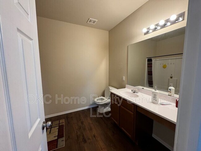 Building Photo - 13228 Bridgewater Dr
