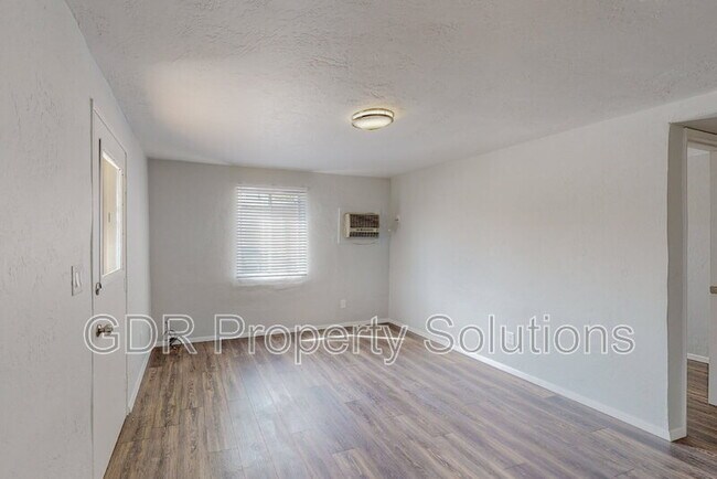Building Photo - 1717 Griegos Rd NW